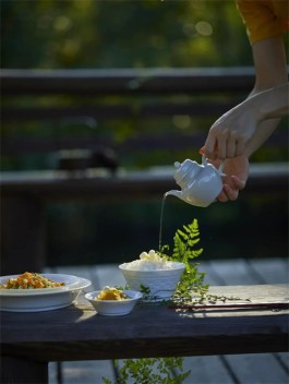 食一碗人间烟火，饮几杯人生起落