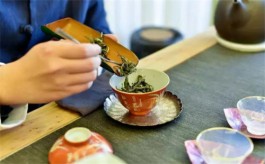 “茶王”去世，让很多人怀疑茶真的养生吗？专家：别把茶看得太重